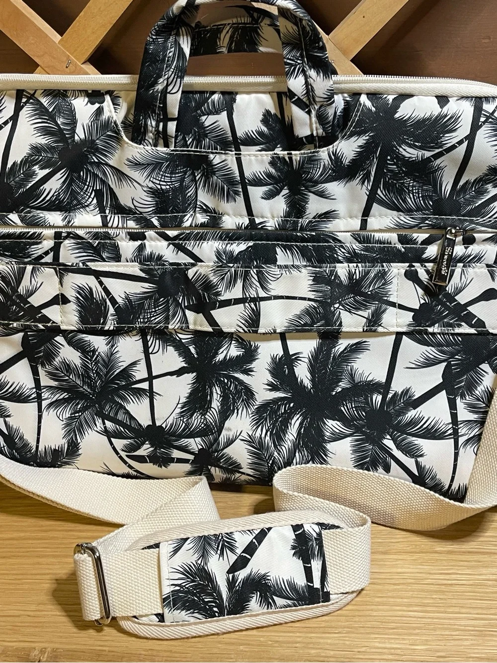 Canvaslife Messenger Bag /Black & White Palm Tree Print